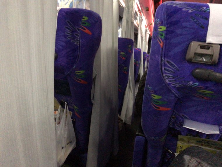 独立3列シートの左通路