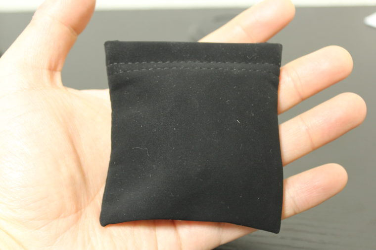 Anker SoundBuds Slimのポーチ