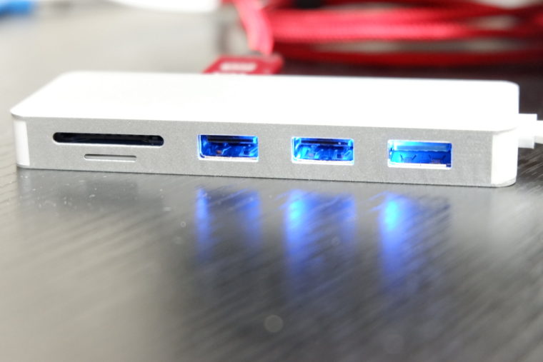 excusy 7in1 USB TypeC ハブ、電源オン