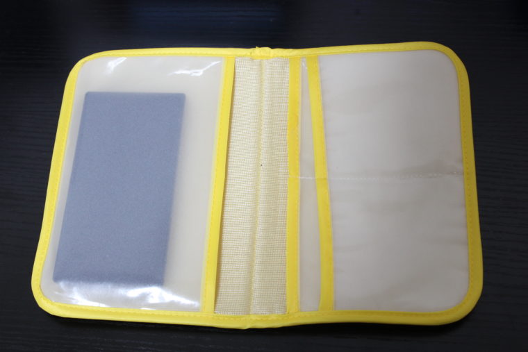折りたたみケースに入れた