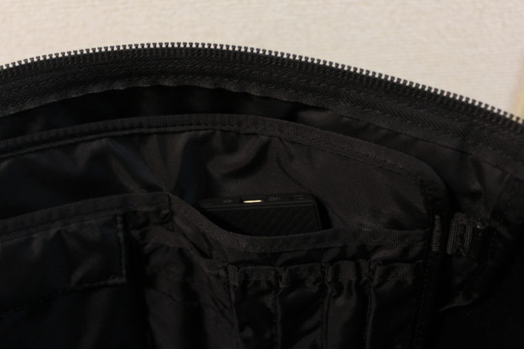 小さなポケットにも入る